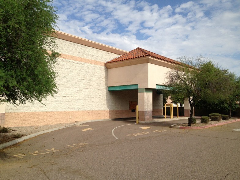 1560 E Elliot Rd, Gilbert, AZ à louer - Photo du bâtiment - Image 2 de 7