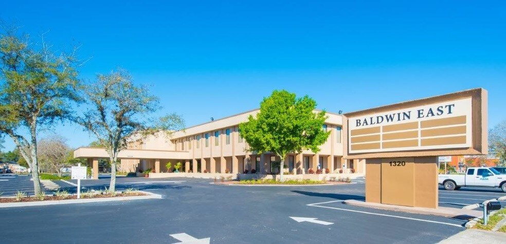 1320 N Semoran Blvd, Orlando, FL à louer - Photo du bâtiment - Image 2 de 5