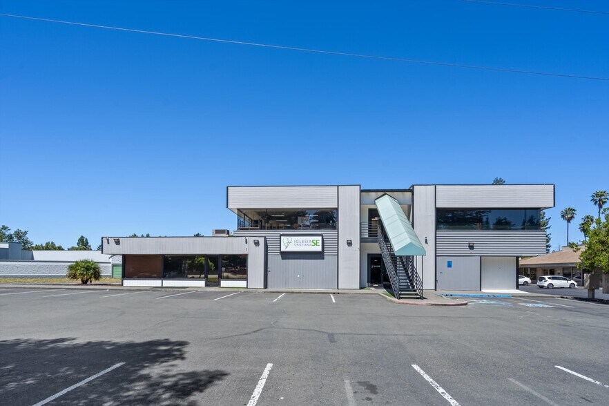 6640 Redwood Dr, Rohnert Park, CA à vendre - Photo du bâtiment - Image 3 de 46