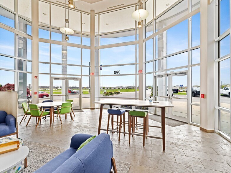 3701 Communications Way, Evansville, IN for lease - Interior Photo - Image 3 of 24