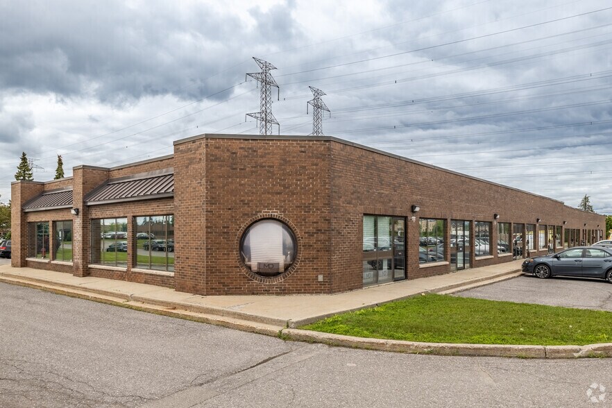 30 Concourse Gate, Nepean, ON à vendre - Photo du bâtiment - Image 3 de 3