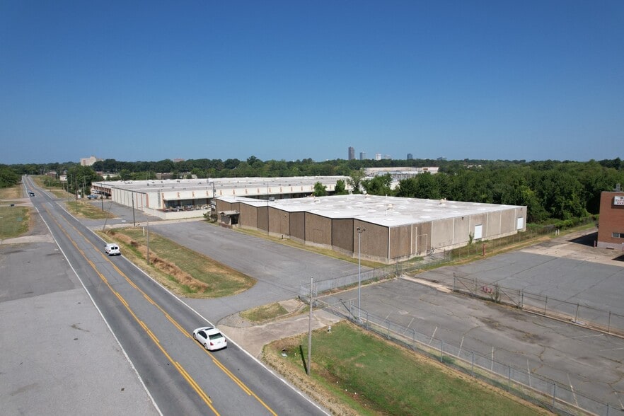 2000 E Roosevelt Rd, Little Rock, AR for sale - Building Photo - Image 3 of 12