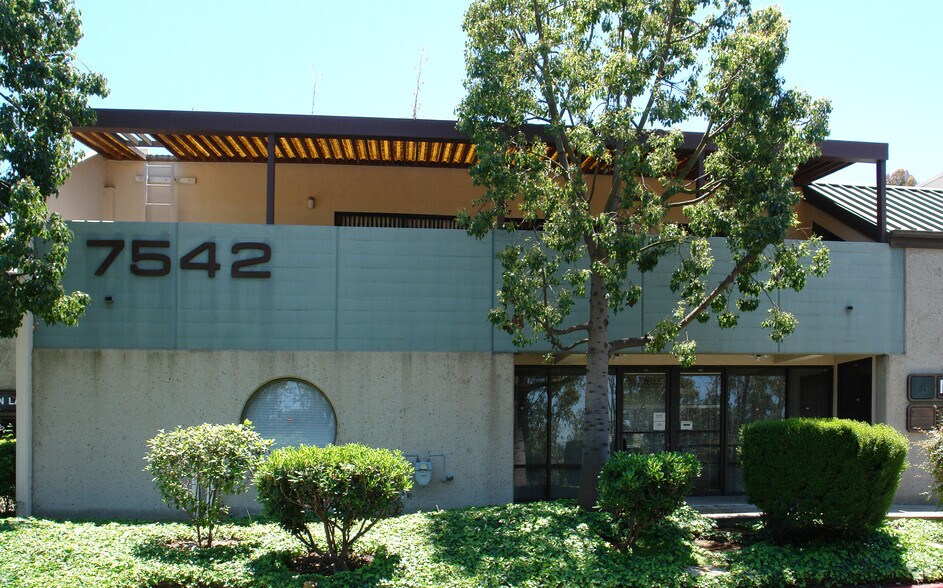 7542 Trade St, San Diego, CA à louer - Photo du bâtiment - Image 2 de 25