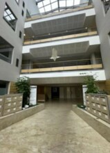 Bureau dans Limonest à louer Hall d’entrée- Image 2 de 2