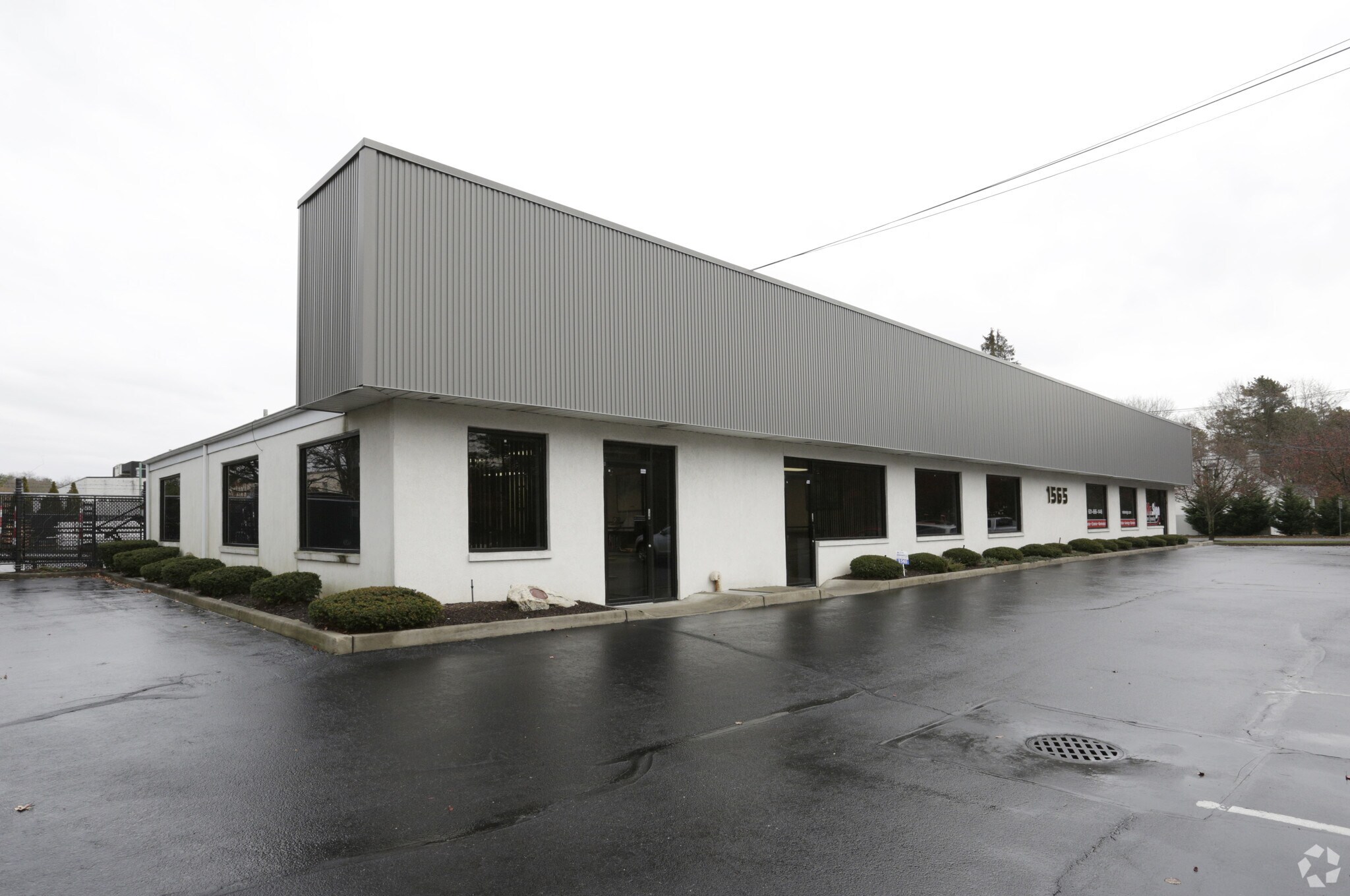 1565 Sycamore Ave, Bohemia, NY à louer Photo du bâtiment- Image 1 de 10