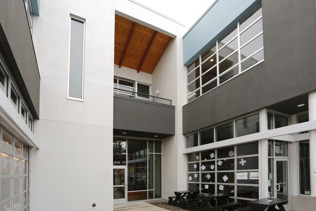 Plus de détails pour 2001-2025 NE Alberta St, Portland, OR - Commerce de détail à louer