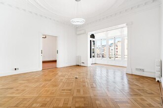 Office in Barcelona, Barcelona for lease Interior Photo- Image 1 of 23