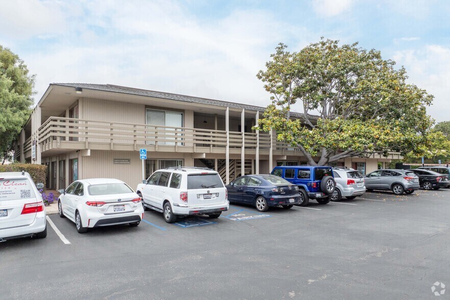 5276 Hollister Ave, Santa Barbara, CA à louer - Photo du bâtiment - Image 2 de 4