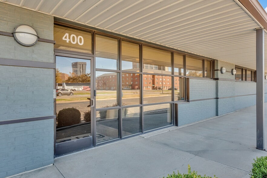 400 SE Jefferson St, Topeka, KS à vendre - Photo du bâtiment - Image 2 de 78