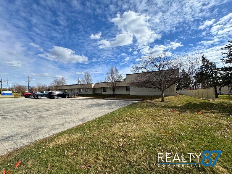 3601 42nd St NE, Cedar Rapids, IA à vendre - Photo du bâtiment - Image 3 de 15
