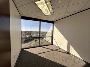 5720 Lyndon B Johnson Fwy, Dallas, TX à louer Photo intérieure- Image 2 de 11