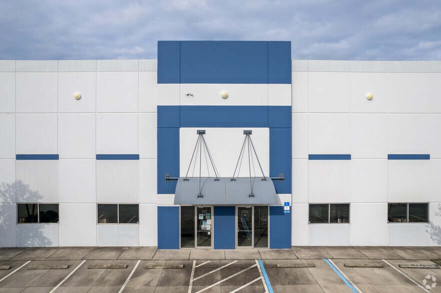 2615 Port Industrial Dr, Jacksonville, FL for lease - Building Photo - Image 3 of 9