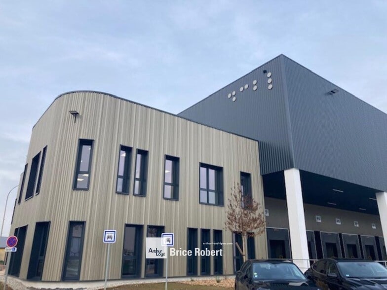 Industrial in Corbas for lease - Building Photo - Image 1 of 10