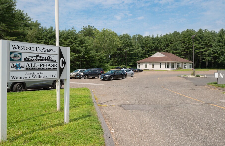 72 W Stafford Rd, Stafford Springs, CT à vendre - Photo du bâtiment - Image 3 de 16