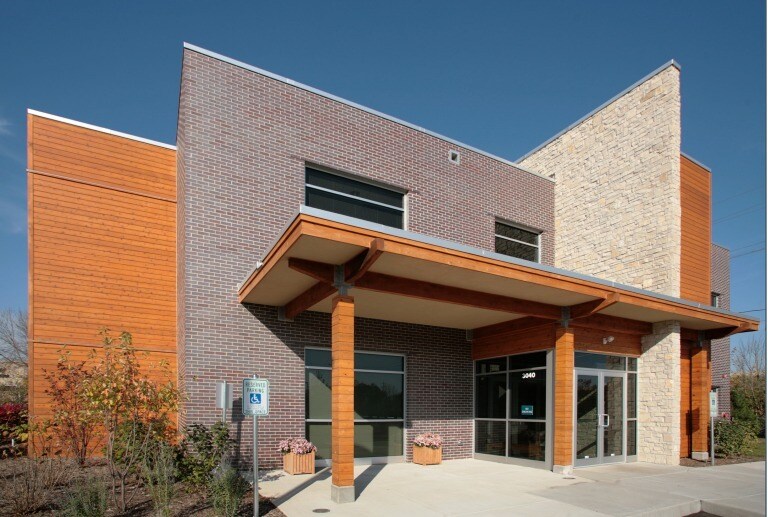 3040 N 117th St, Wauwatosa, WI à louer - Photo du bâtiment - Image 1 de 9