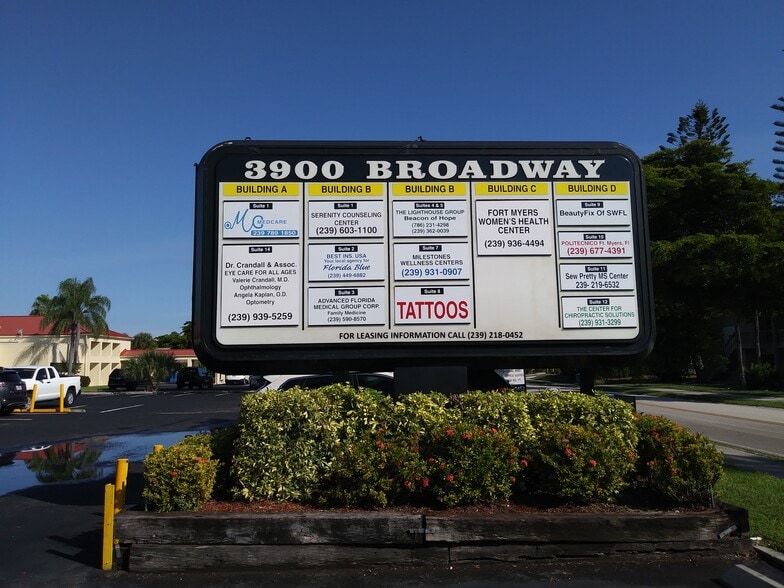3900 Broadway, Fort Myers, FL à vendre - Photo du bâtiment - Image 3 de 27