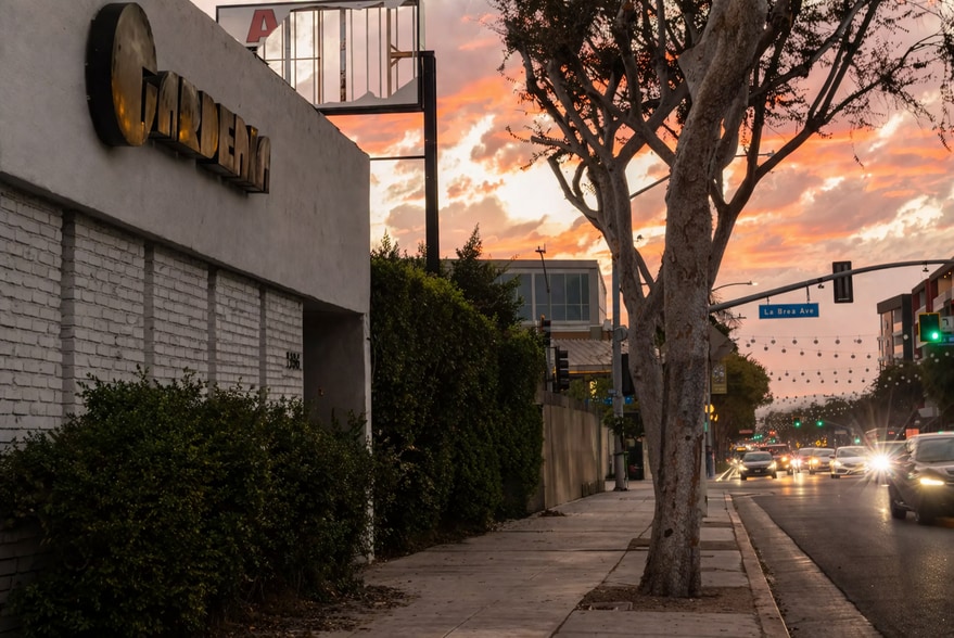 7066 Santa Monica Blvd, West Hollywood, CA à louer - Photo du bâtiment - Image 1 de 5