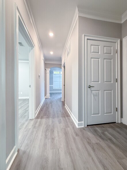 1701-1704 Macy Dr, Roswell, GA à louer - Photo du bâtiment - Image 3 de 19