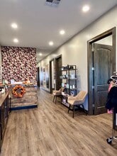 115 Kohlers Crossing, Kyle, TX for lease Interior Photo- Image 2 of 10