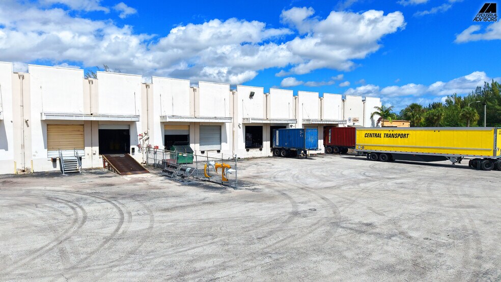 1361-1363 NW 155th Dr, Miami, FL à louer - Photo du bâtiment - Image 3 de 69