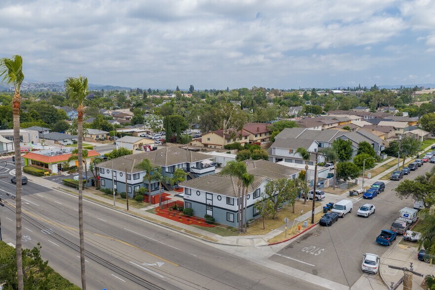 875 N Olive St, Orange, CA à vendre - Photo du bâtiment - Image 3 de 38