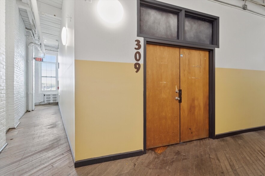 6139-6143 Germantown Ave, Philadelphia, PA for lease - Interior Photo - Image 2 of 6