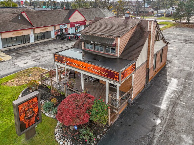 35135 Warren Rd, Westland, MI à louer - Photo du bâtiment - Image 2 de 6