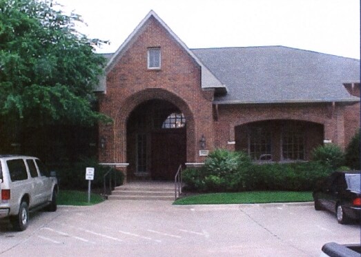 5225 Village Creek Dr, Plano, TX à louer - Photo du bâtiment - Image 2 de 5