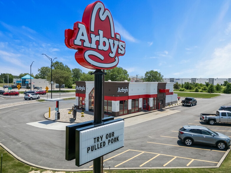 4651 W 61st Ave, Hobart, IN for sale - Building Photo - Image 3 of 11