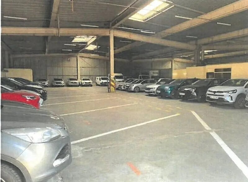 Flex in Sotteville-lès-Rouen for lease - Interior Photo - Image 3 of 4