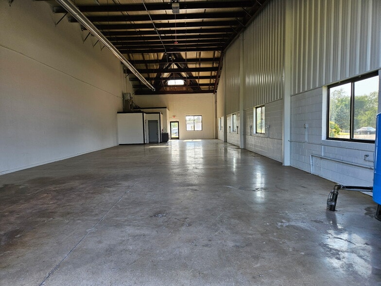 11011-11039 Hi Tech Dr, Whitmore Lake, MI for lease - Building Photo - Image 1 of 6