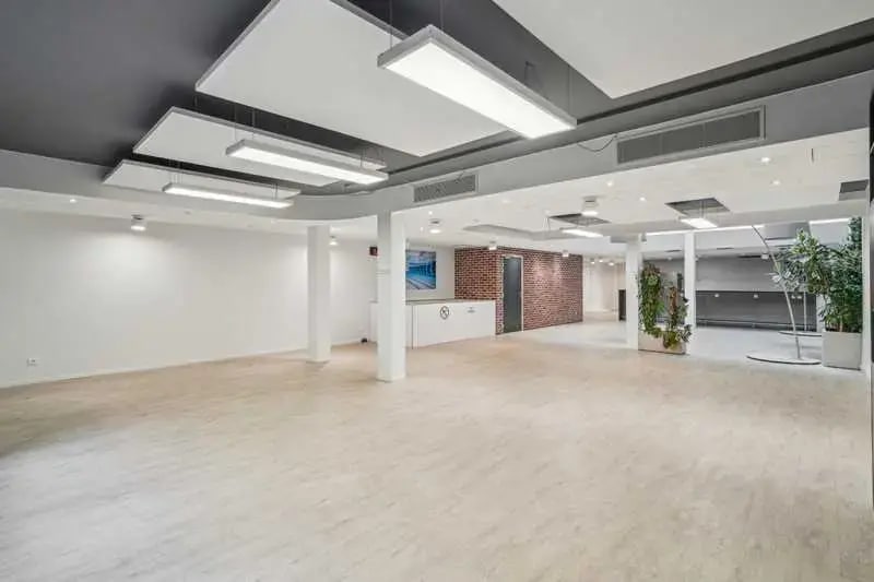 9 Rue Christophe Colomb, Paris for lease Interior Photo- Image 1 of 11