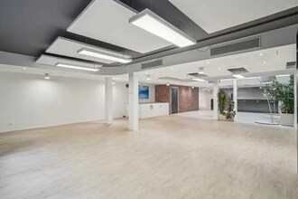 9 Rue Christophe Colomb, Paris for lease Interior Photo- Image 1 of 11