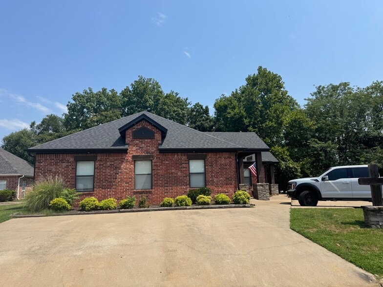 1830 Shelby Ln, Fayetteville, AR for sale - Building Photo - Image 2 of 13