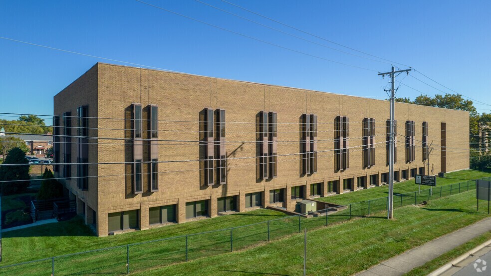 941 Chatham Ln, Columbus, OH à vendre - Photo principale - Image 1 de 9