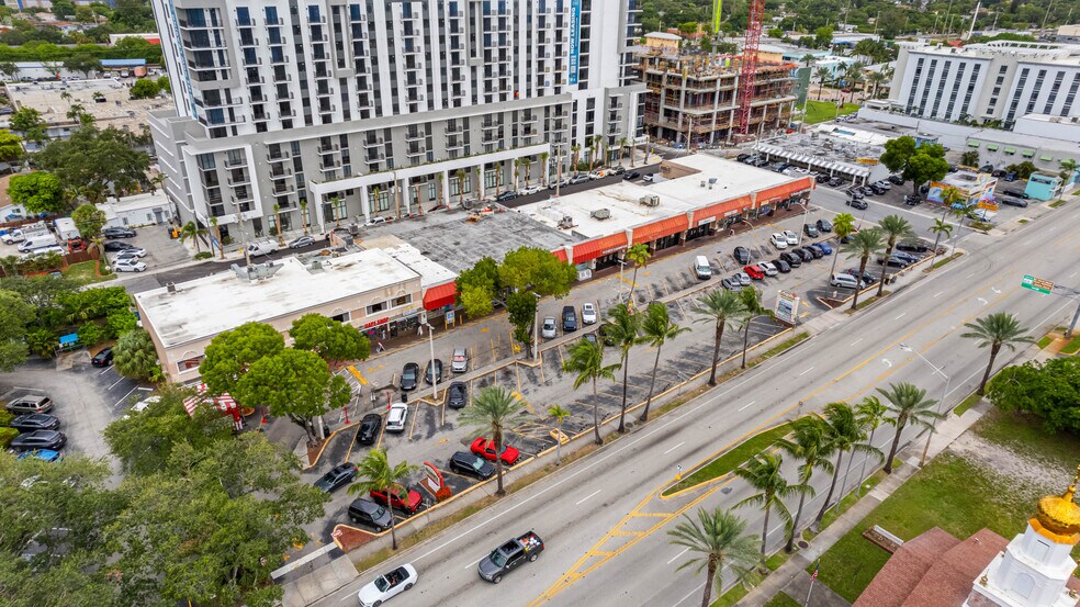 100-128 S Federal Hwy, Dania, FL à louer - Photo du bâtiment - Image 2 de 9