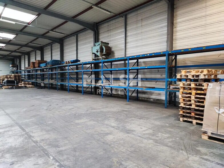 Bureau dans Corbas à louer - Photo du bâtiment - Image 3 de 12