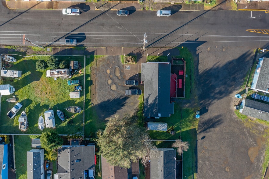 1185 NE Mill St, Waldport, OR à vendre - Photo du bâtiment - Image 2 de 28