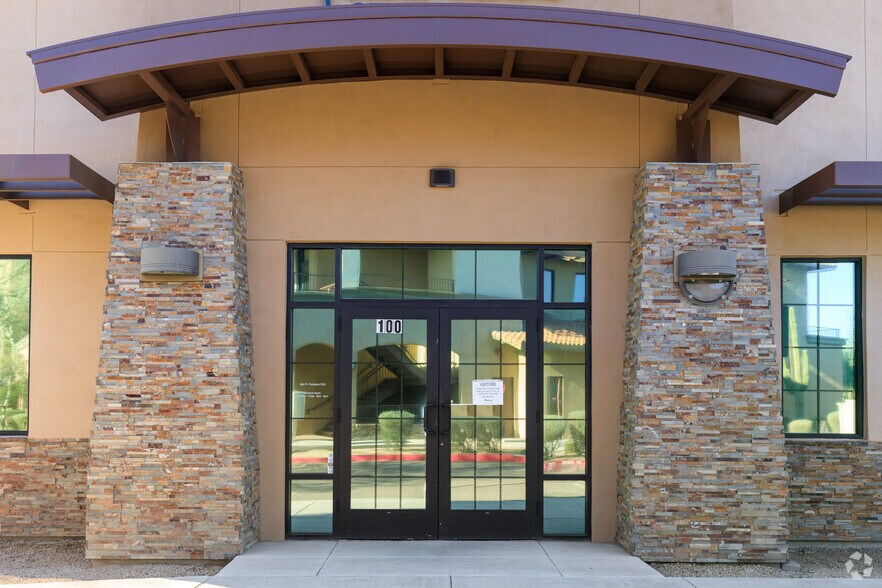 7649 E Pinnacle Peak Rd, Scottsdale, AZ à louer - Photo du bâtiment - Image 2 de 5