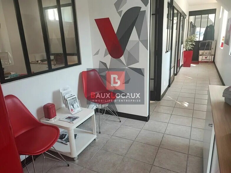 Retail in Salon-de-Provence for lease - Interior Photo - Image 1 of 5