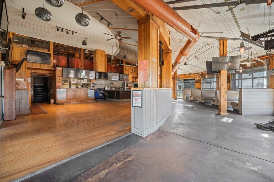 4950 S Loop 289, Lubbock, TX for lease - Interior Photo - Image 2 of 57