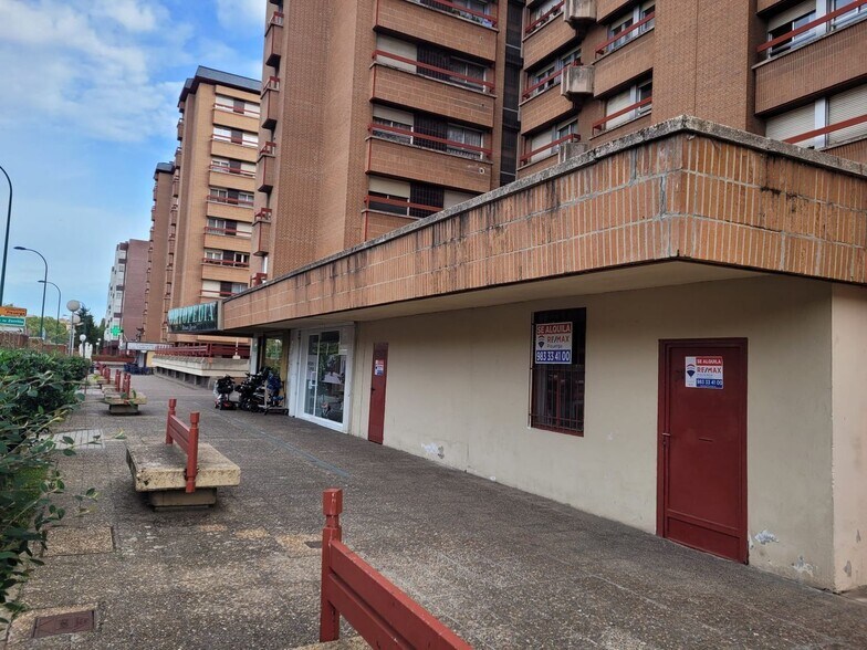 Commerce de détail dans Valladolid à louer - Photo du bâtiment - Image 2 de 16