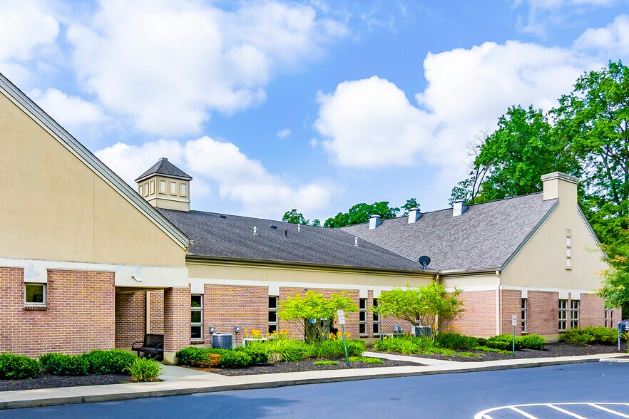 460 W Central Ave, Delaware, OH à vendre - Photo du bâtiment - Image 2 de 10