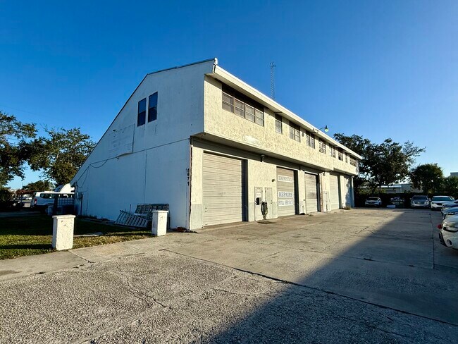 More details for 5671-5675 McIntosh Rd, Sarasota, FL - Industrial for Sale