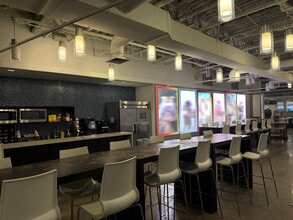 125 Chubb Ave, Lyndhurst, NJ à louer Photo intérieure- Image 2 de 18