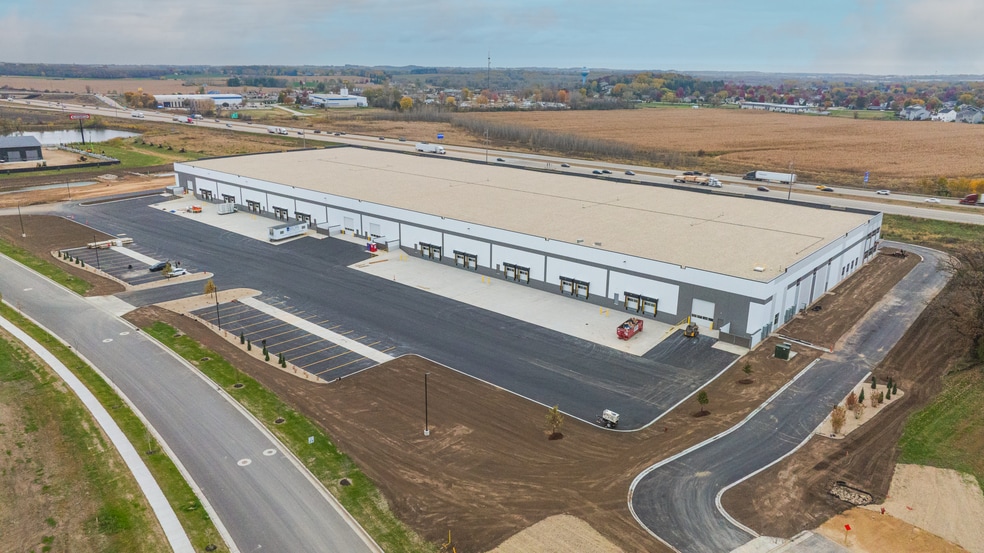 4940 Cake Pky, Deforest, WI for lease - Building Photo - Image 1 of 16