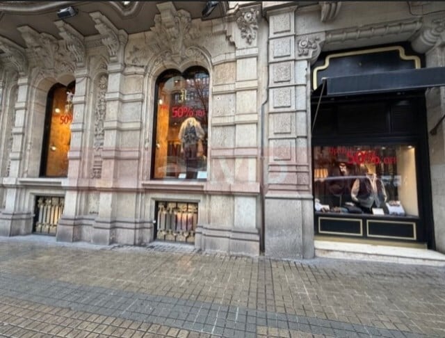 Retail in Barcelona, Barcelona for lease - Building Photo - Image 2 of 4