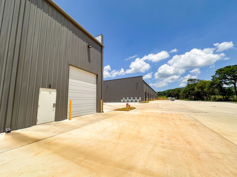 2000 Bob Wade NW ln, Huntsville, AL à louer - Photo du bâtiment - Image 3 de 36