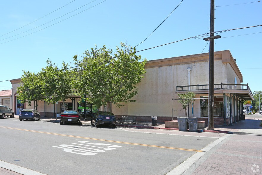 6 E Yosemite Ave, Madera, CA for sale - Building Photo - Image 2 of 9