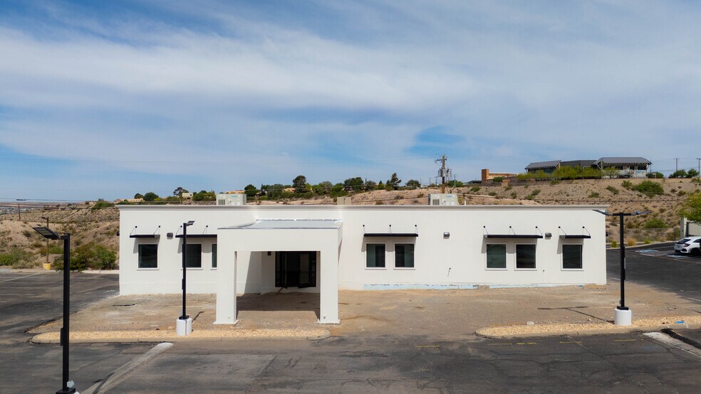 160 Alto Mesa dr, El Paso, TX à louer - Photo du bâtiment - Image 3 de 29